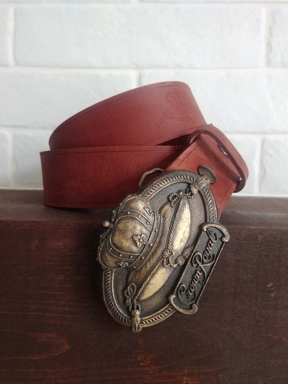 Vintage Men's Crown Royal made in Canada genuine leather belt brass toned buckle
